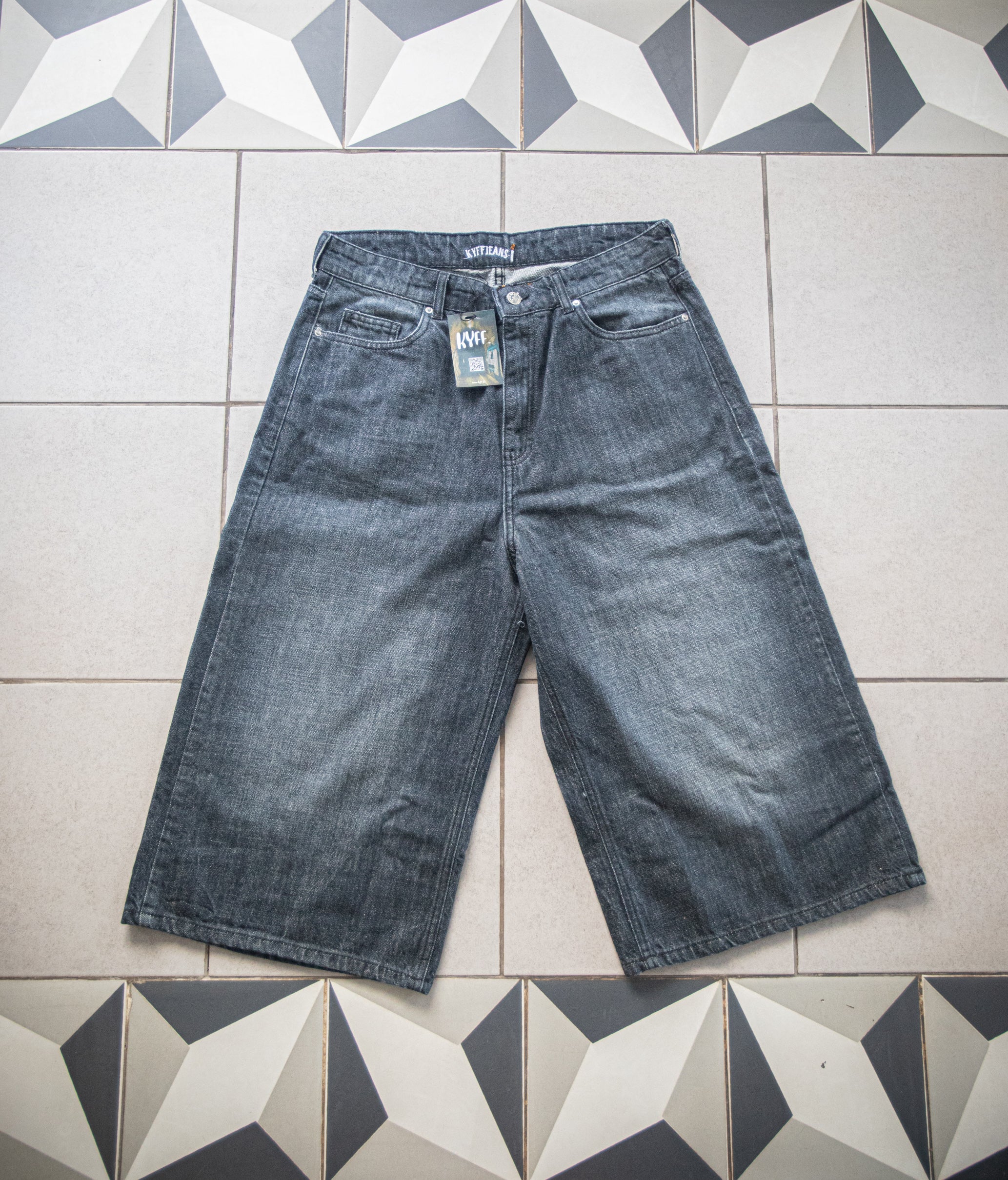 Street wear baggy jeans (jorts)